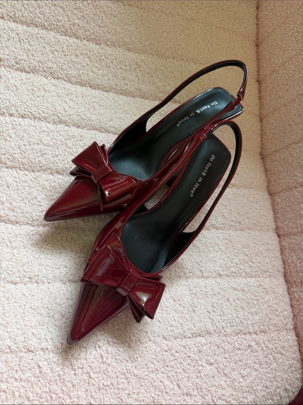 Pointed Slingback Bow Pumps in Burgundy